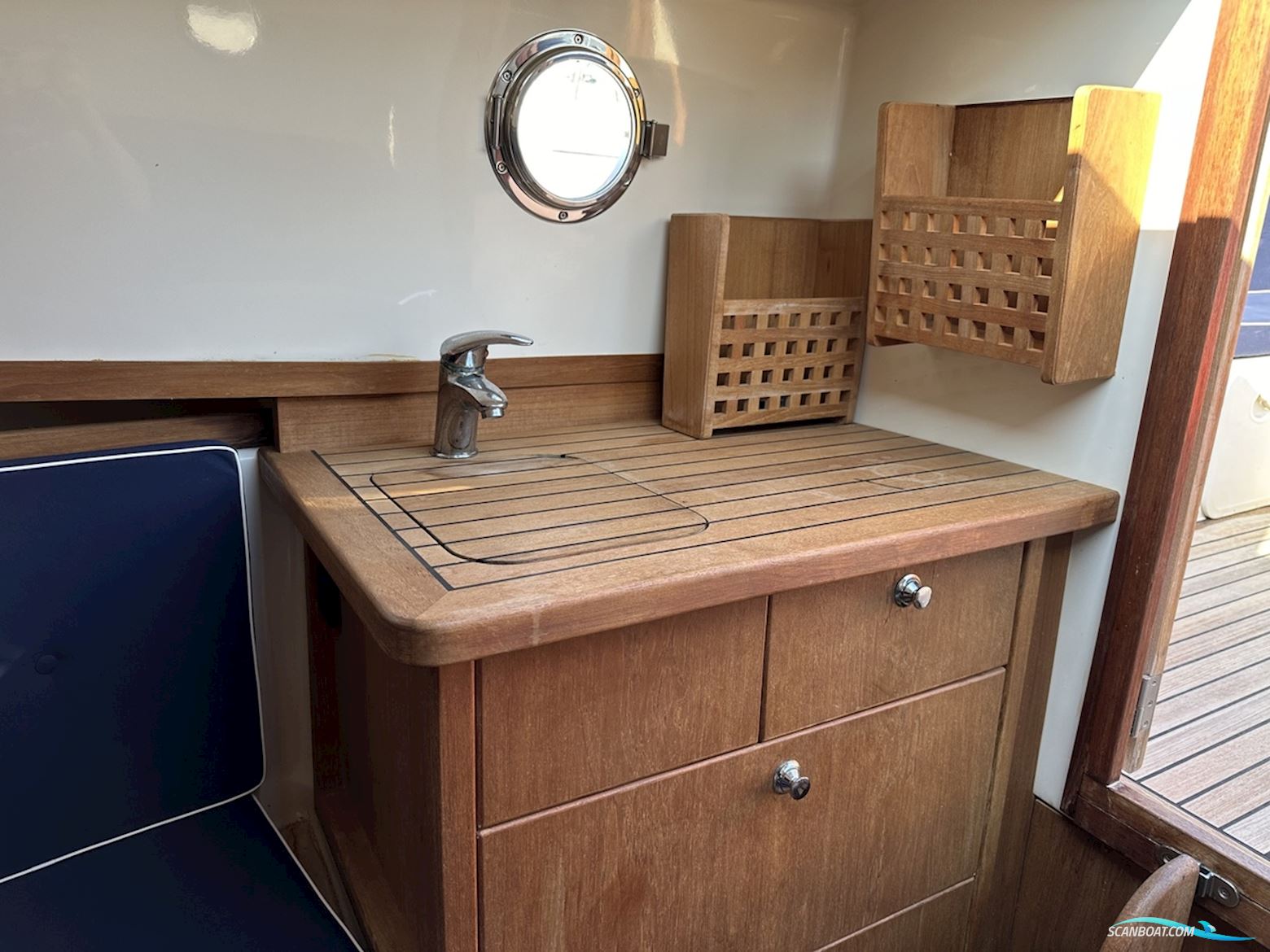 Jan Van Gent 10.35 Cabin