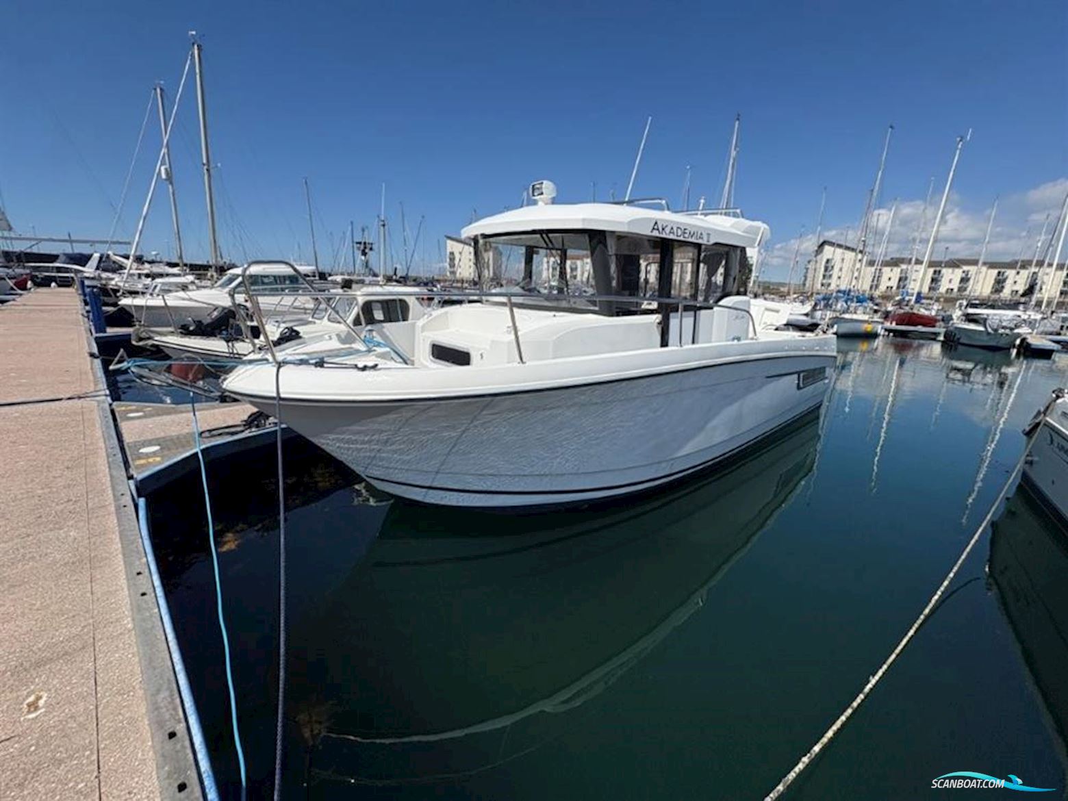 Jeanneau  Merry Fisher 855 Marlin Motorbåd 2015, med Suzuki  DF300APX motor, England