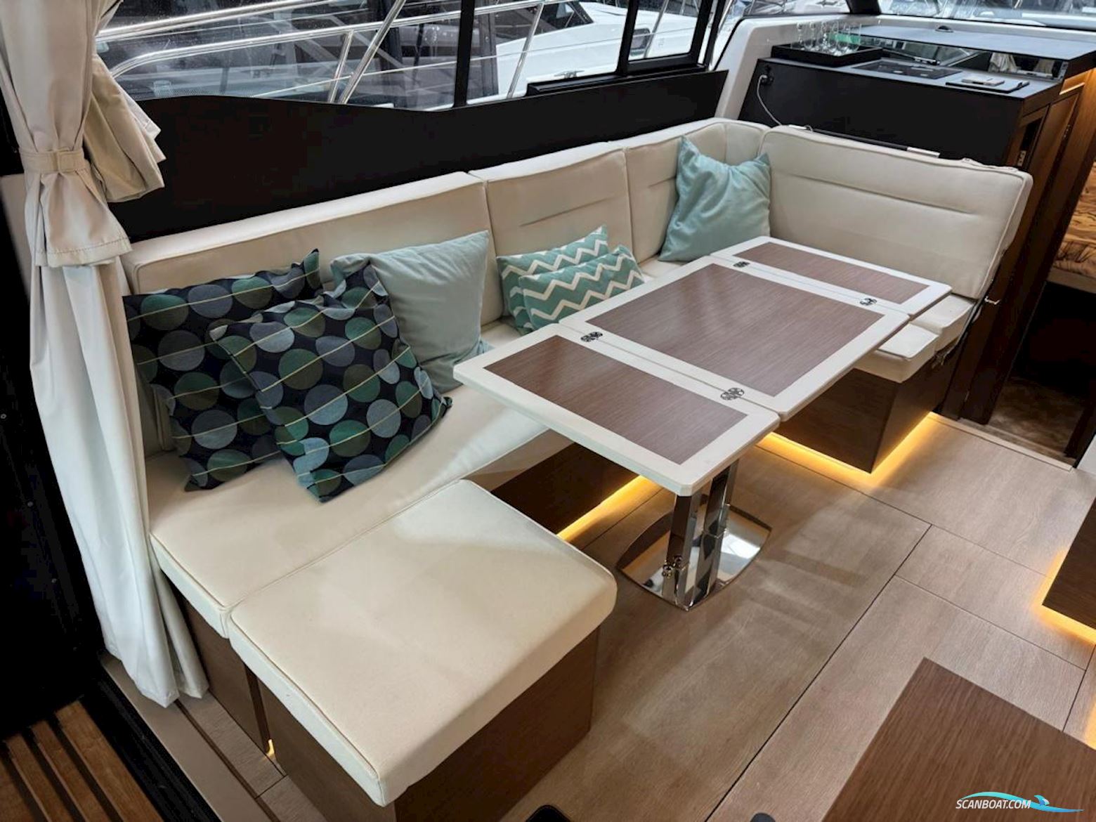 Jeanneau  NC37 met slechts 87 uur!