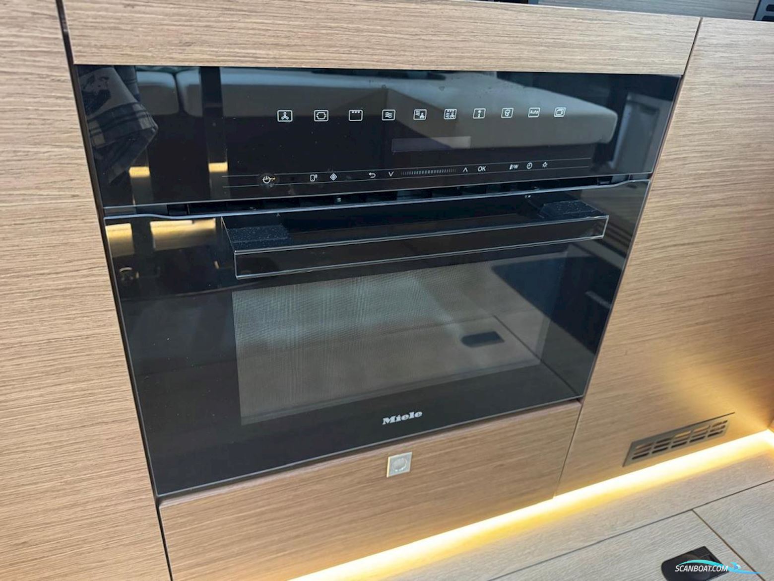 Jeanneau  NC37 met slechts 87 uur!