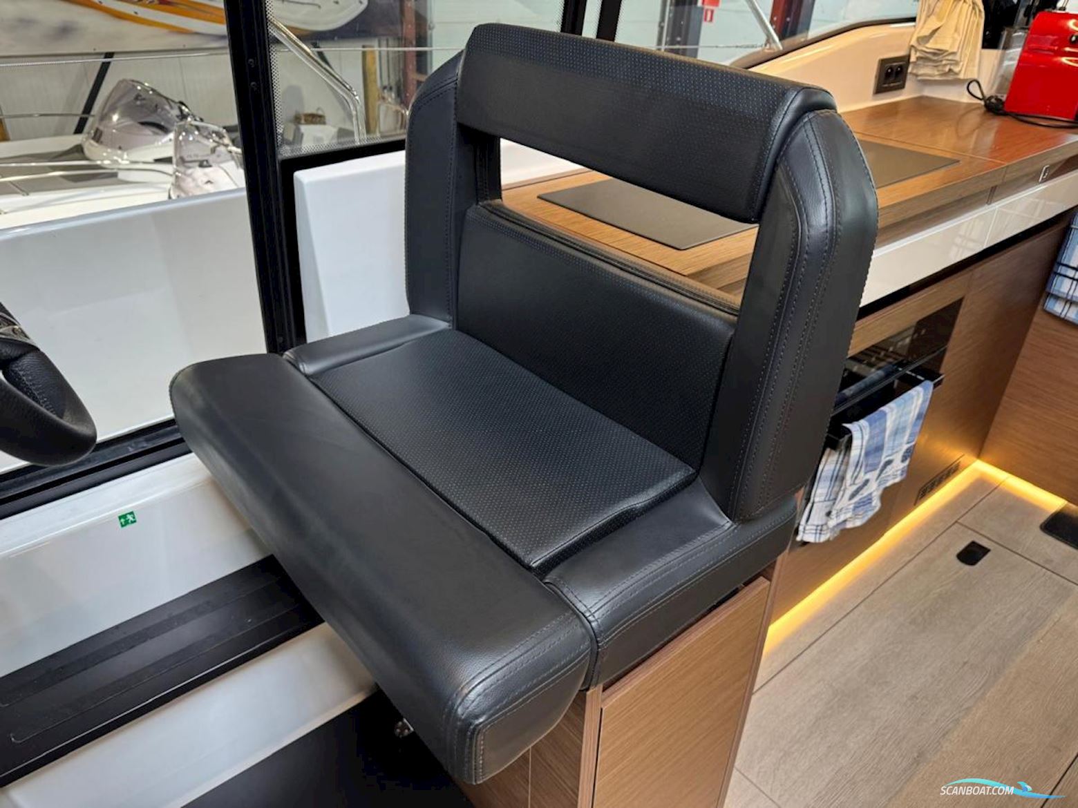 Jeanneau  NC37 met slechts 87 uur!