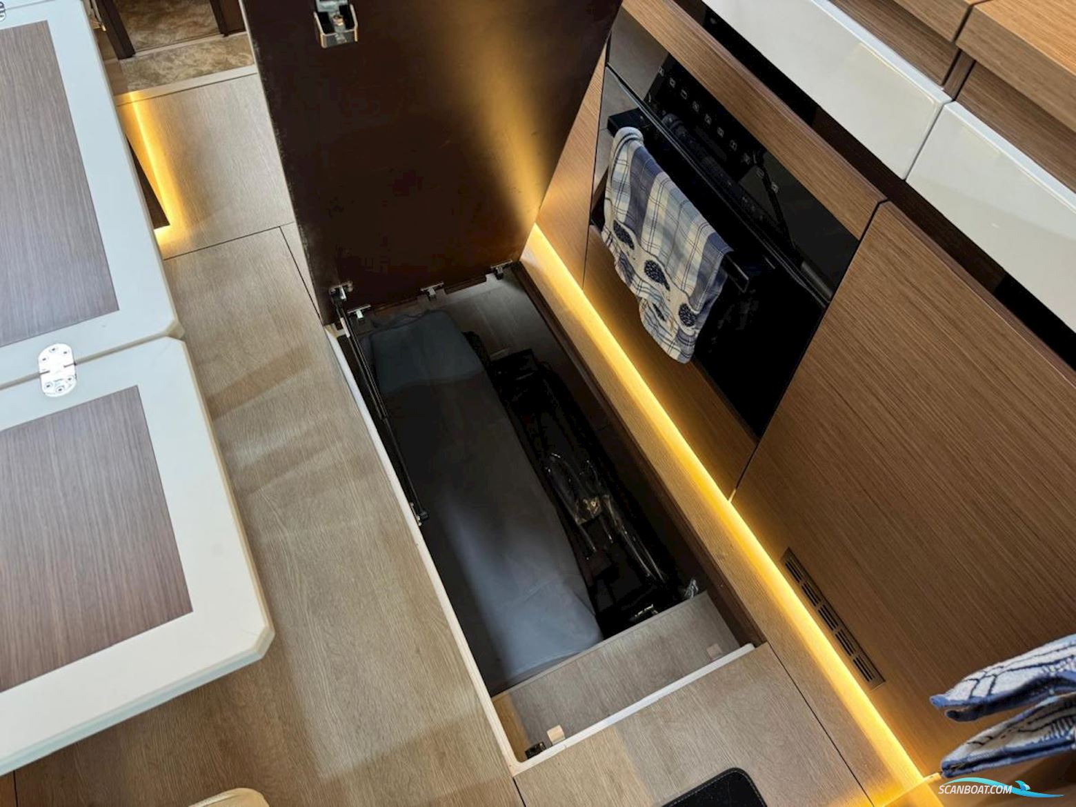 Jeanneau  NC37 met slechts 87 uur!