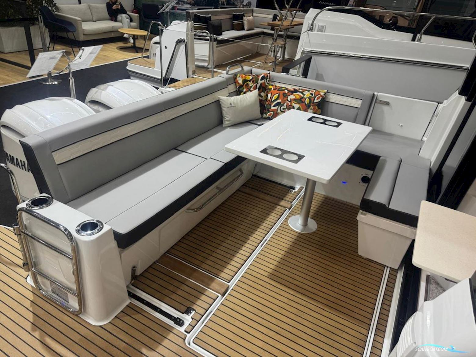 Jeanneau 1095 coupé serie 2