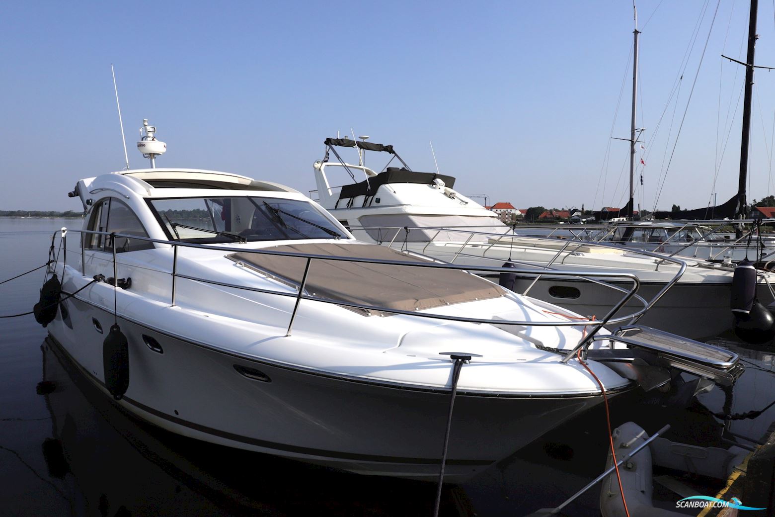 Jeanneau 390S Motorbåd 2011, med Cummins D6 4.2 Mercruiser 320S Bravo III motor, Danmark