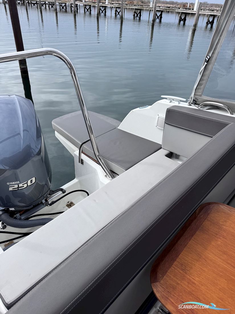 Jeanneau 7.5 DC CAP CAMARAT SERIE 2 – 2021