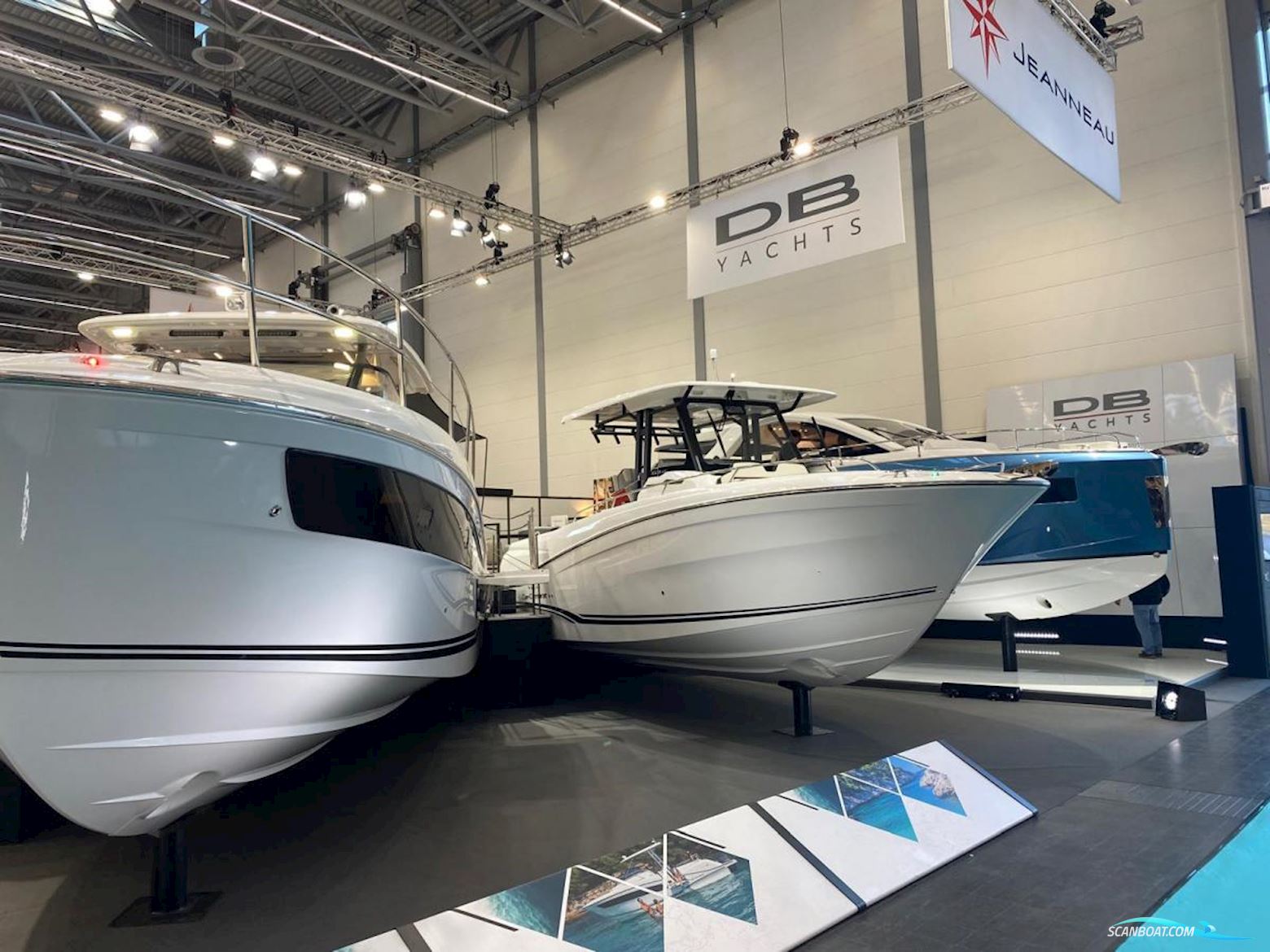 Jeanneau Cap Camarat 10.5 Center Console