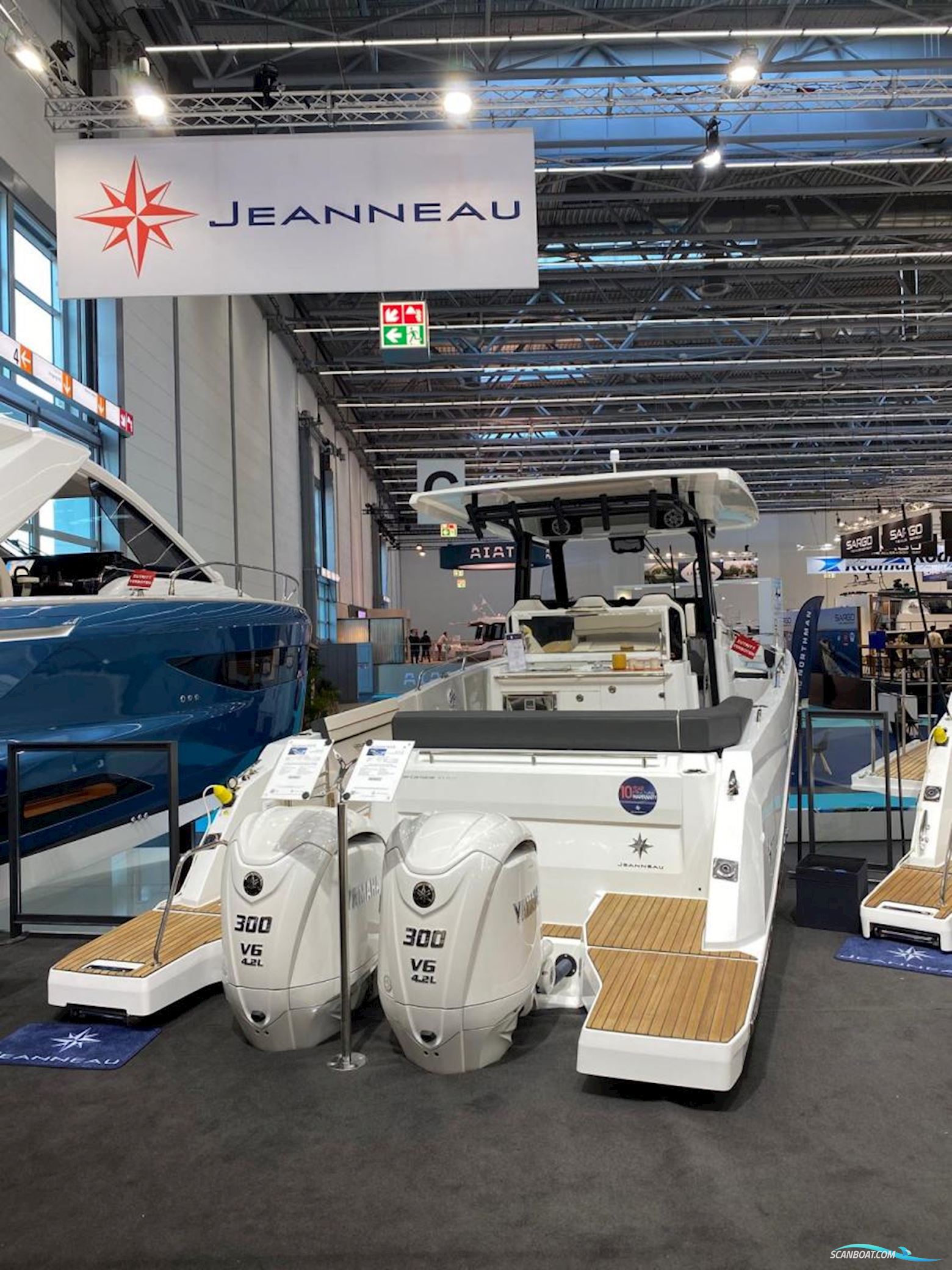 Jeanneau Cap Camarat 10.5 Center Console