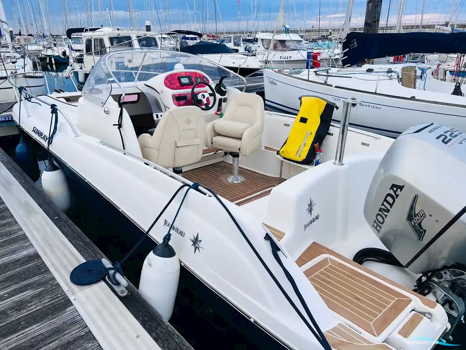 Jeanneau Cap Camarat 715