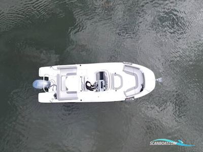 Jeanneau Cap Camarat 7.5 CC Series 3 Motorbåd 2026, med Yamaha F300USB motor, England