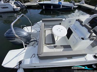 Jeanneau Cap Camarat 7.5 CC Series 3 Motorbåd 2026, med Yamaha F300USB motor, England