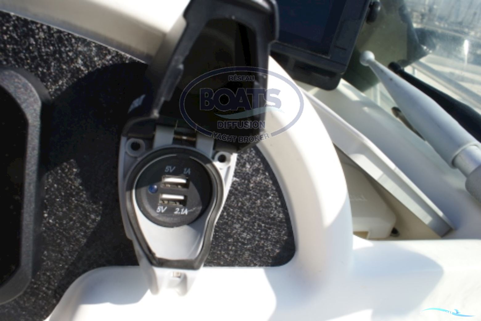 Jeanneau Cap Camarat 755 WA Moteur Neuf