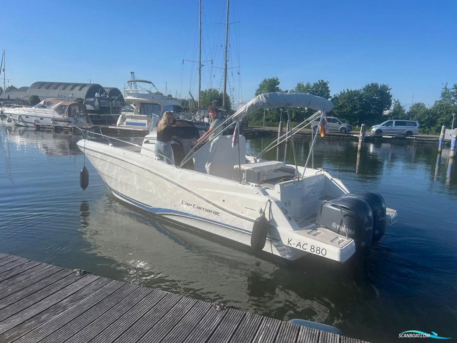 Jeanneau Cap Camarat 9.0 Center Console