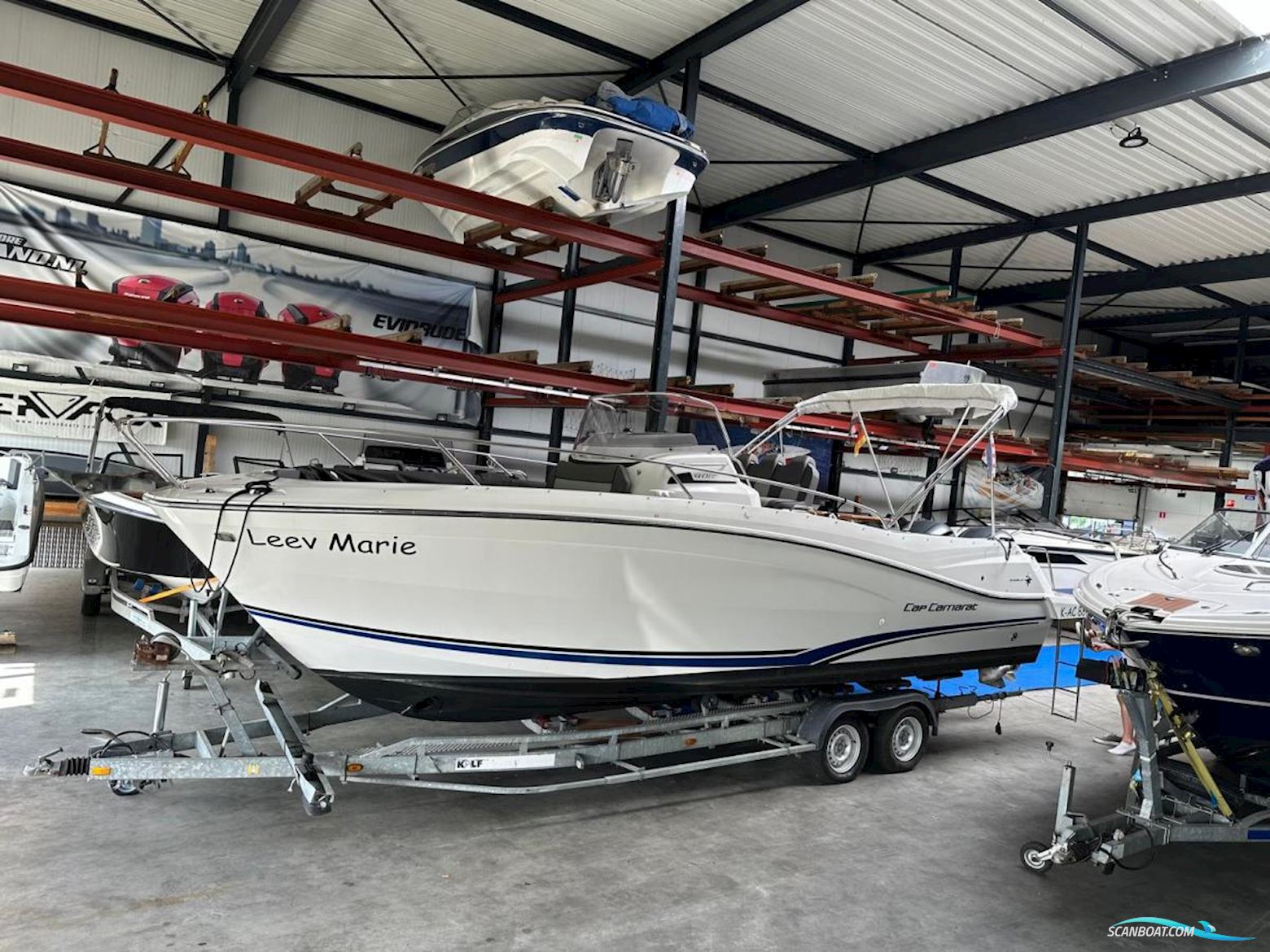 Jeanneau Cap Camarat 9.0 Center Console