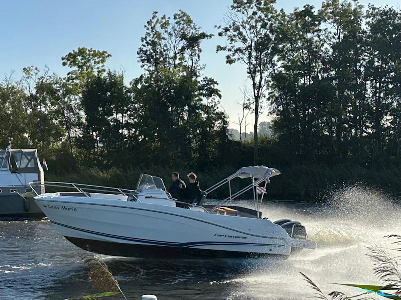 Jeanneau Cap Camarat 9.0 Center Console
