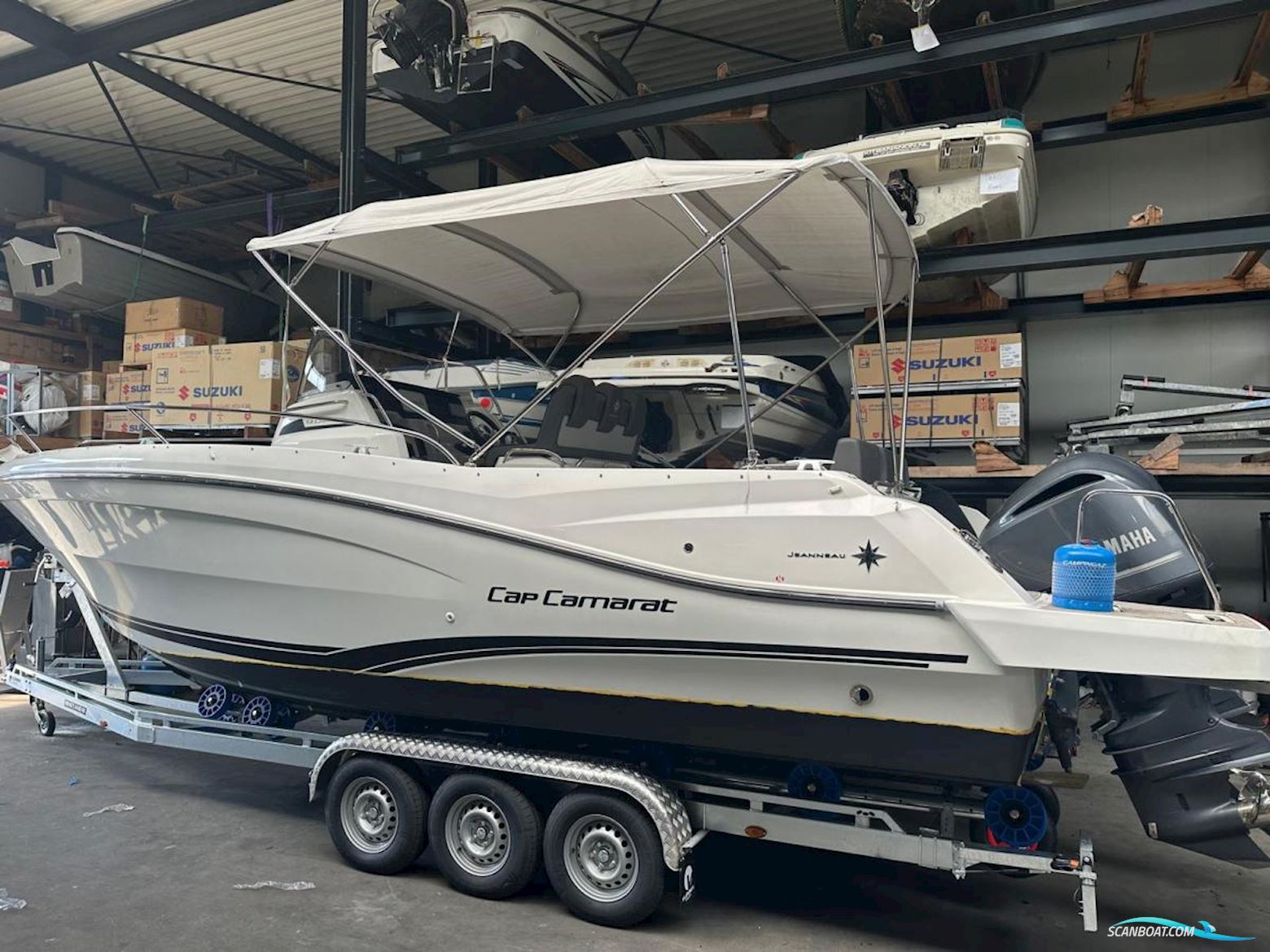Jeanneau Cap Camarat 9.0 Center Console