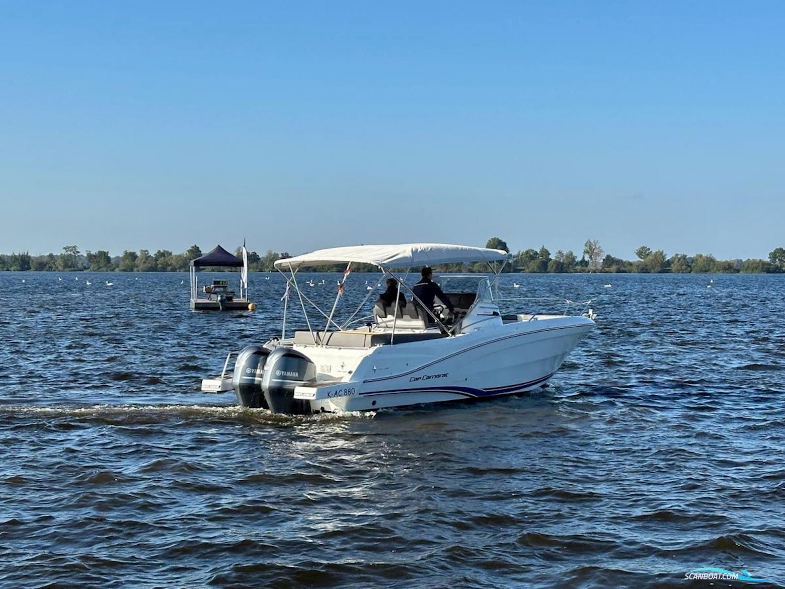 Jeanneau Cap Camarat 9.0 Center Console