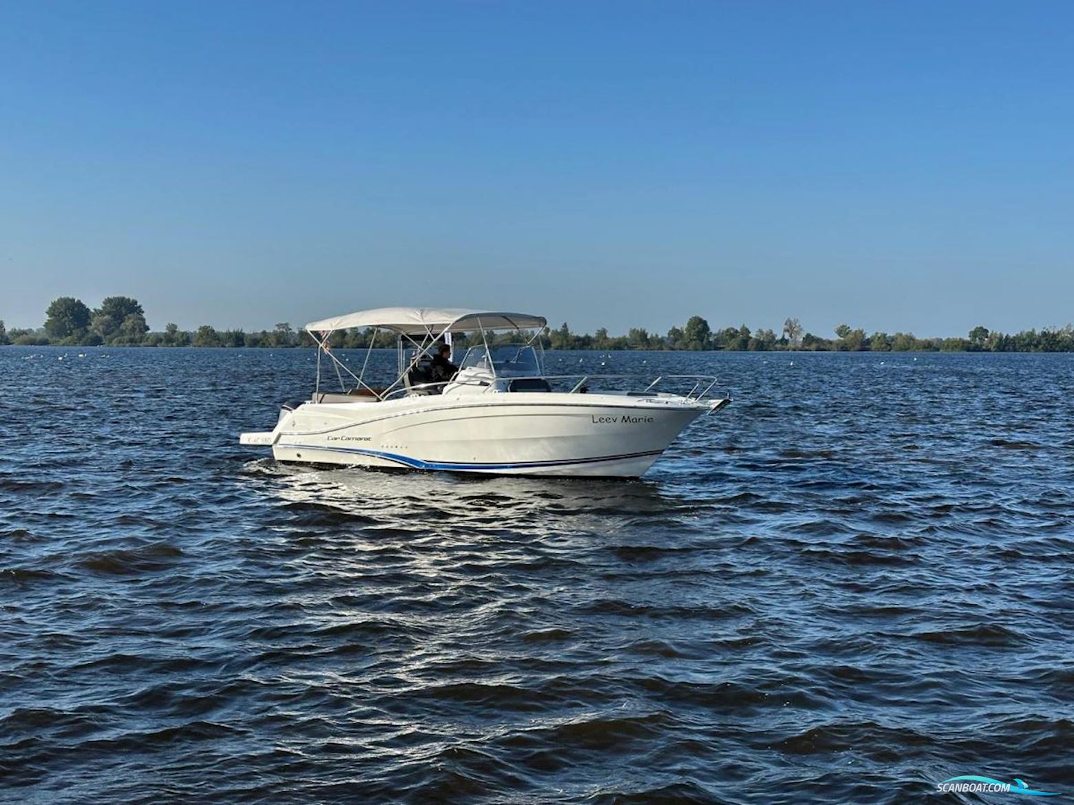 Jeanneau Cap Camarat 9.0 Center Console