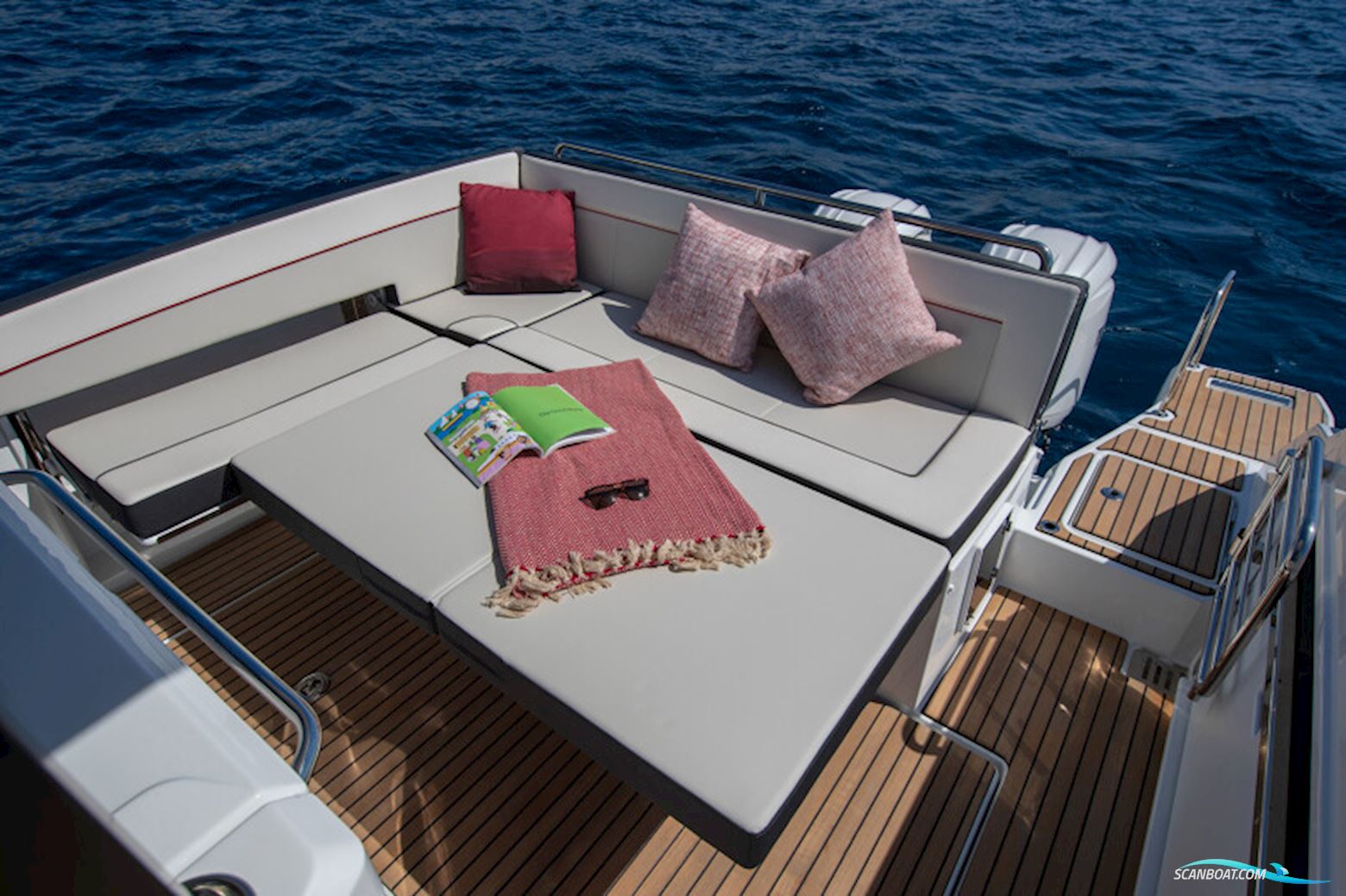 Jeanneau Cap Camarat 9.0 Walk Around S2