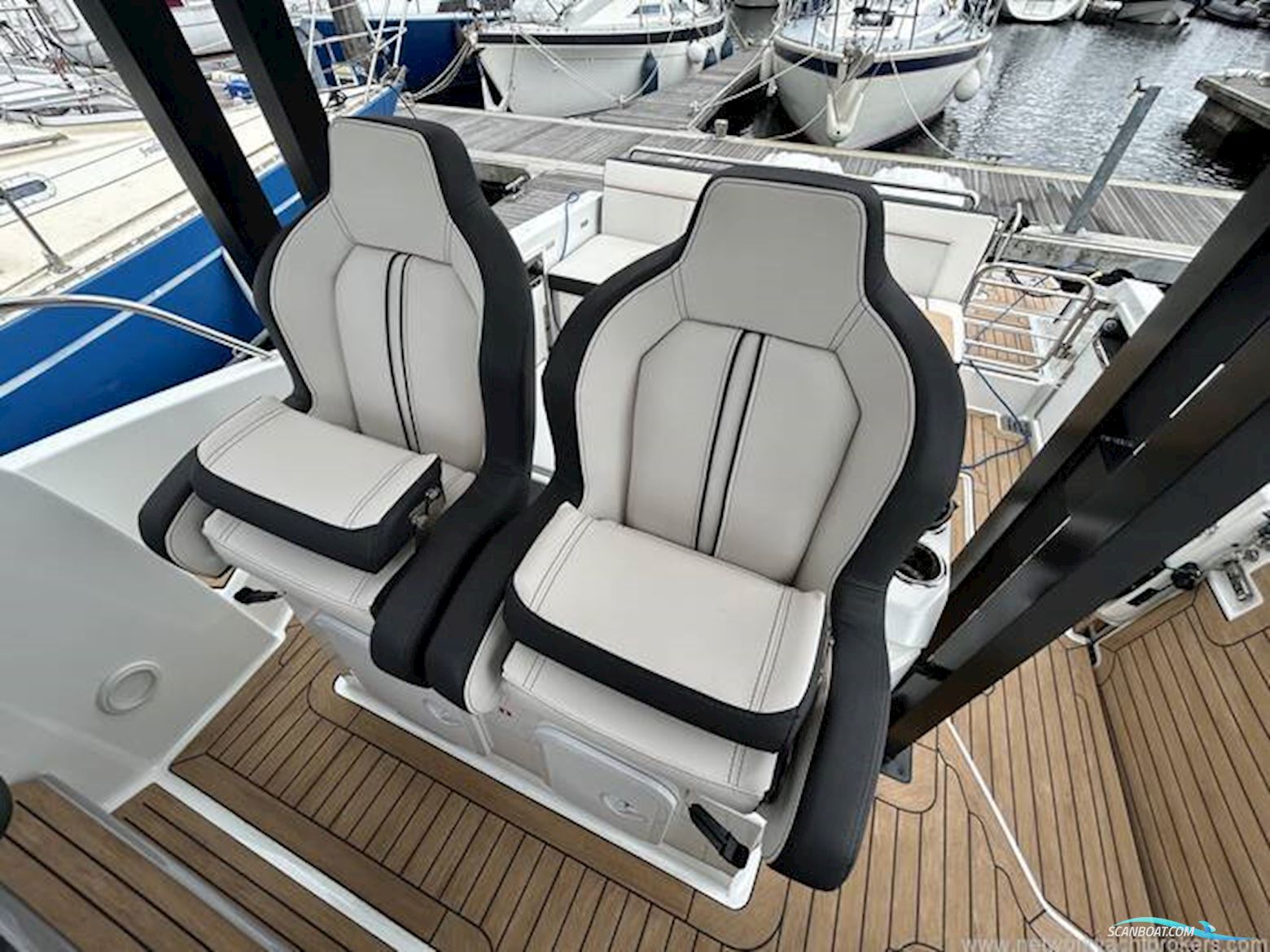 Jeanneau Cap Camarat 9.0WA S2