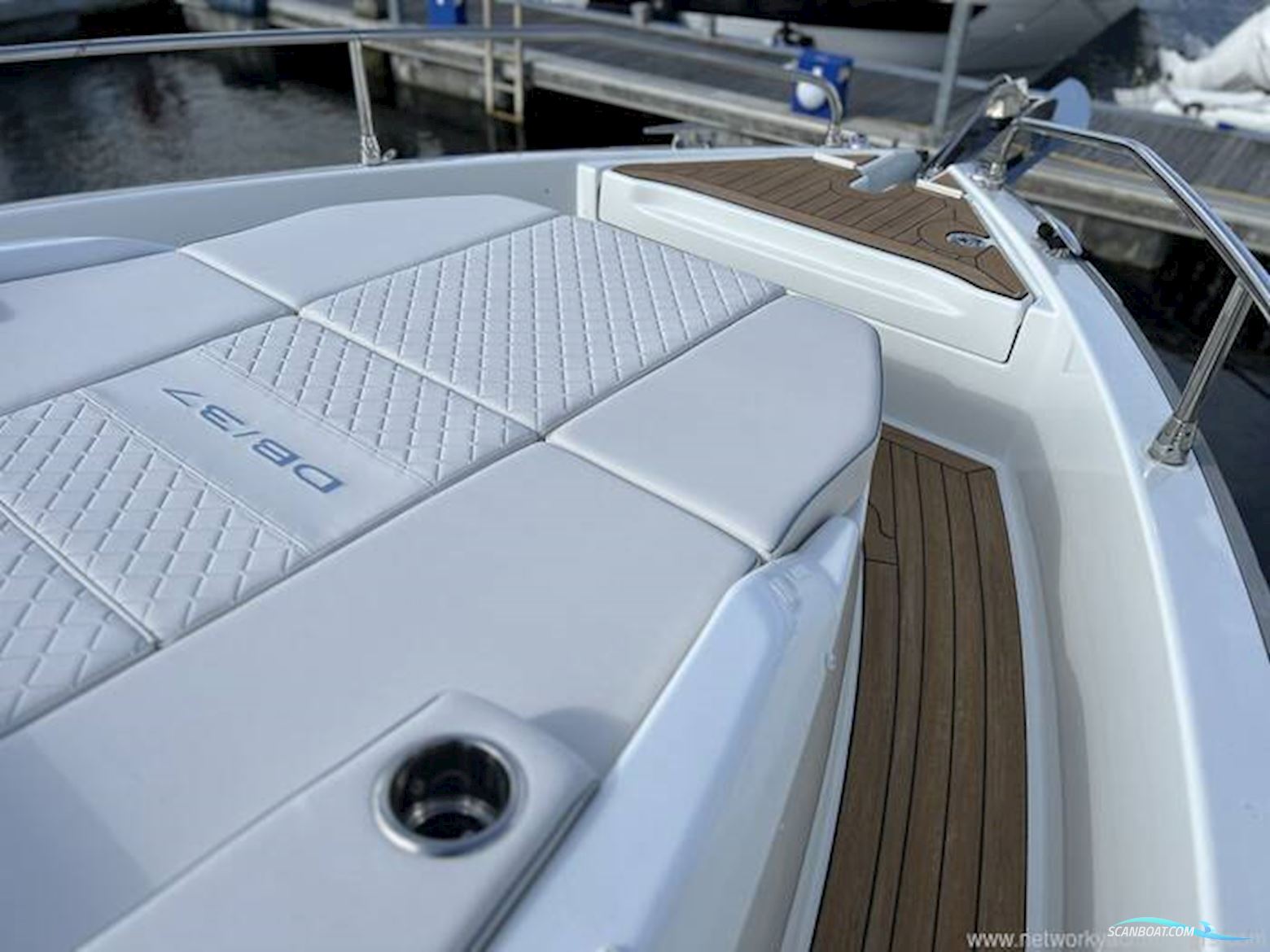Jeanneau DB37