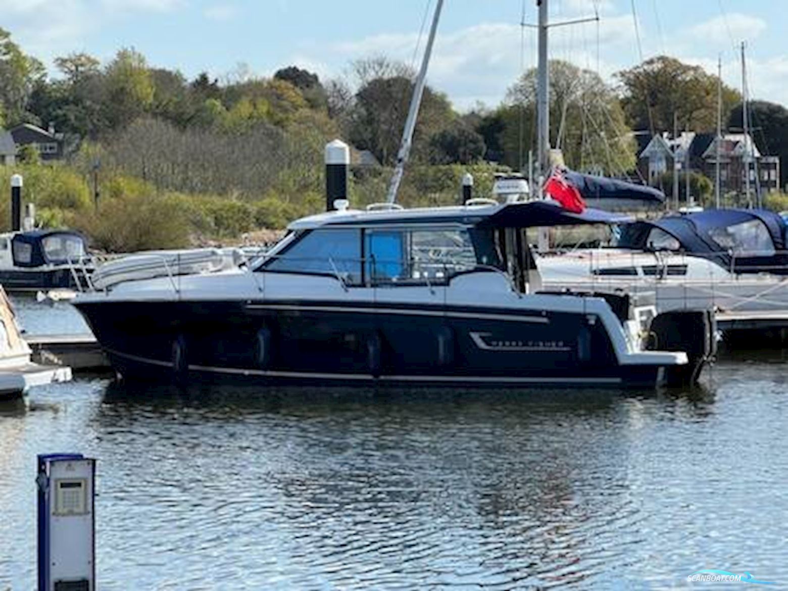 Jeanneau Merry Fisher 1095 Motorbåd 2020, med Suzuki DF300 motor, England