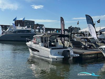 Jeanneau Merry Fisher 695 Serie 2. Deze Prachtige Boot is Aanwezig op de Suzuki Stand Van Hiswa te Water 2026. Motorbåd 2026, med Suzuki motor, Holland