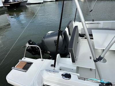 Jeanneau Merry Fisher 695 Serie 2. Deze Prachtige Boot is Aanwezig op de Suzuki Stand Van Hiswa te Water 2026. Motorbåd 2026, med Suzuki motor, Holland