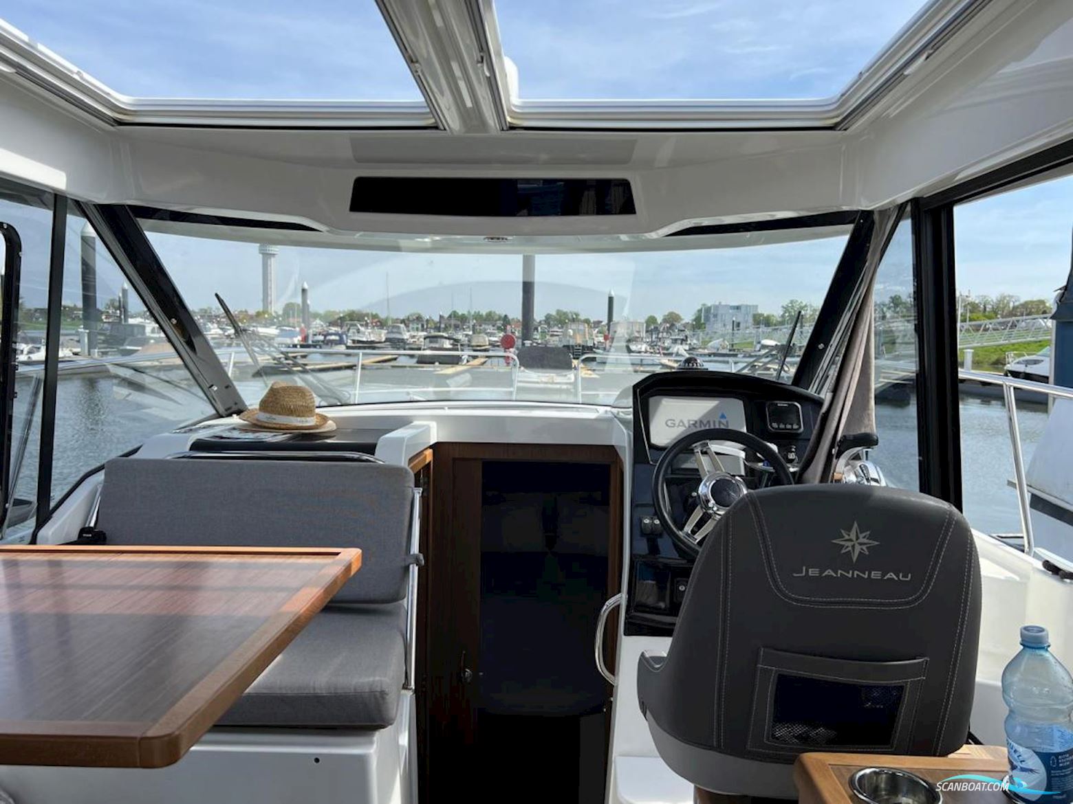 Jeanneau Merry Fisher 895 met boeg en heckschroef