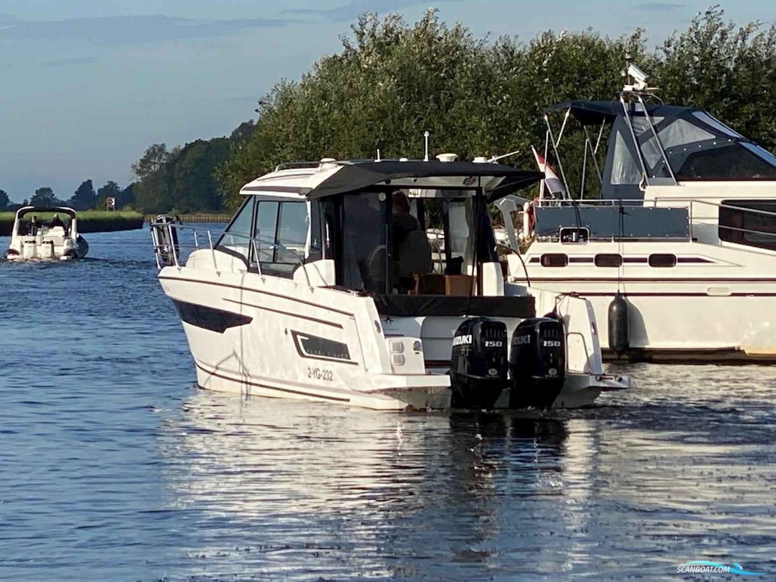 Jeanneau Merry Fisher 895 offshore met Joystick Suzuki Electric steer by wire Stuursysteem