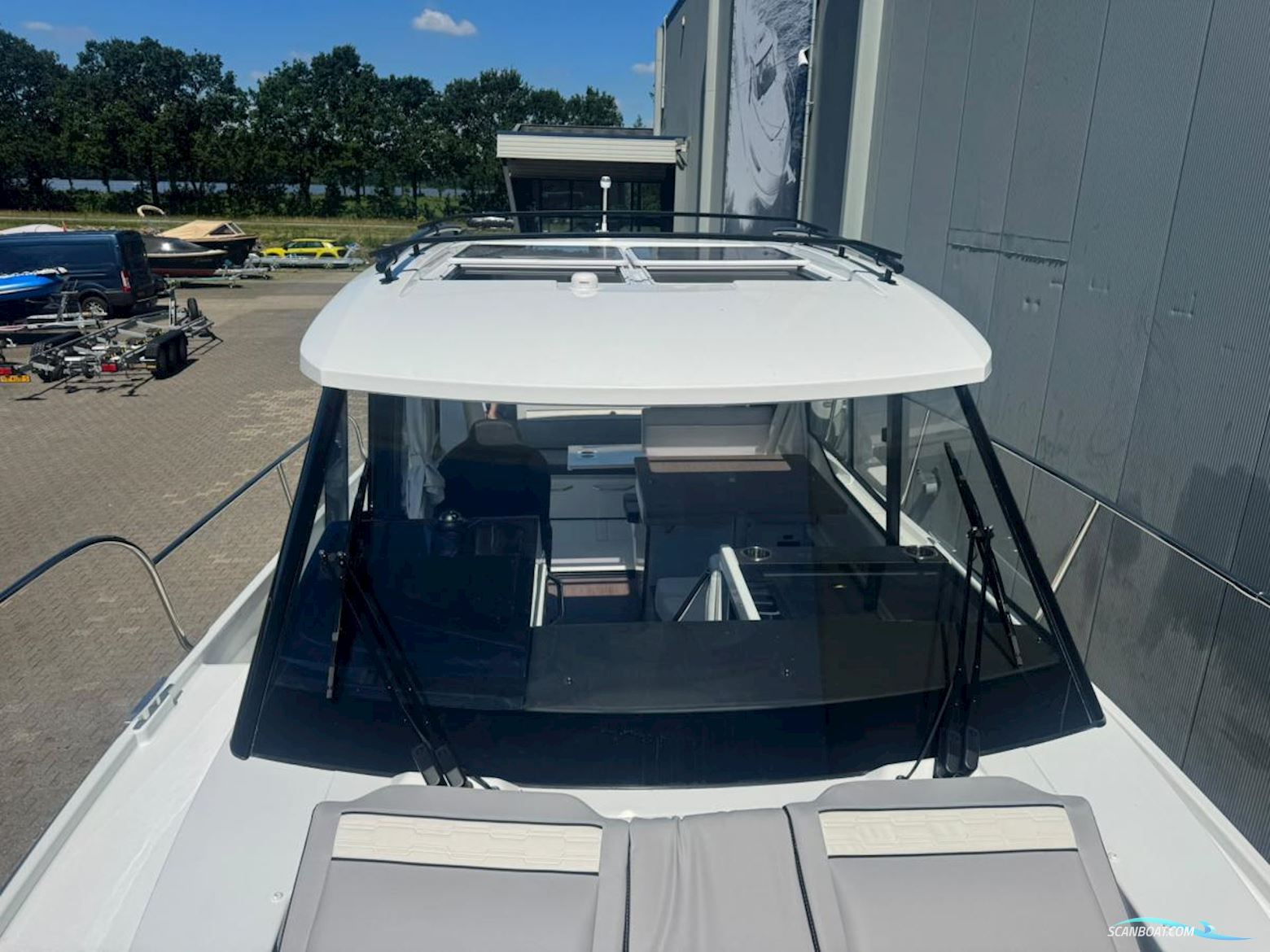 Jeanneau Merry Fisher 895 serie 2. Dit schip is aanwezig op de Yamaha stand van hiswa te water 2026.
