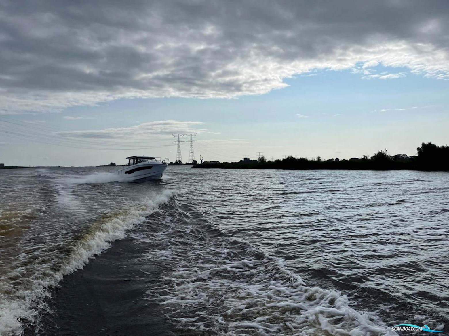 Jeanneau Merry Fisher 895 serie 2. Dit schip is aanwezig op de Yamaha stand van hiswa te water 2026.