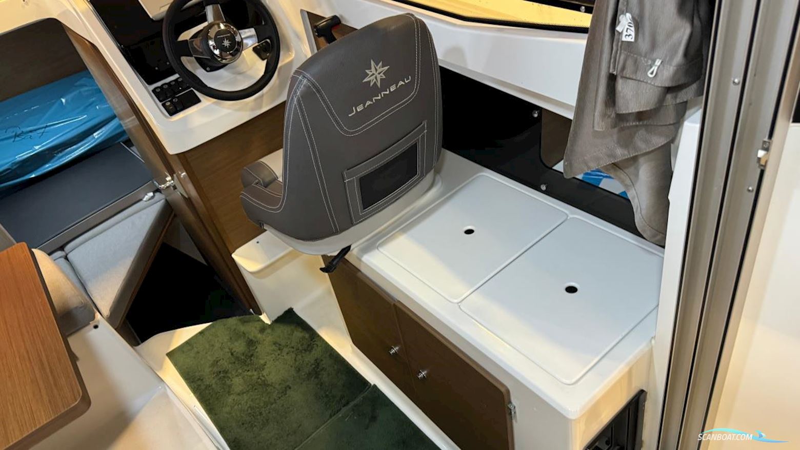 JEANNEAU MOTORBÅT MERRY FISHER 695