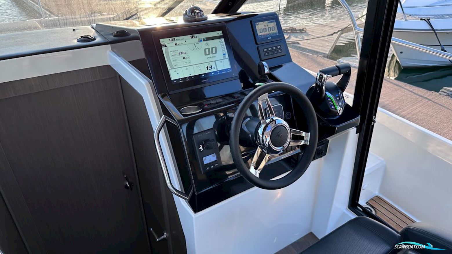 JEANNEAU MOTORBÅT MERRY FISHER 895