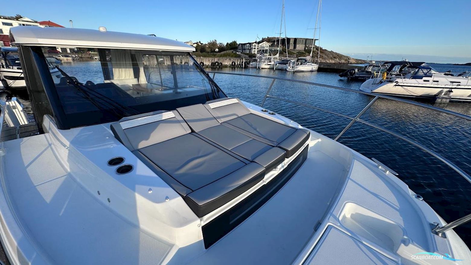 JEANNEAU MOTORBÅT MERRY FISHER 895