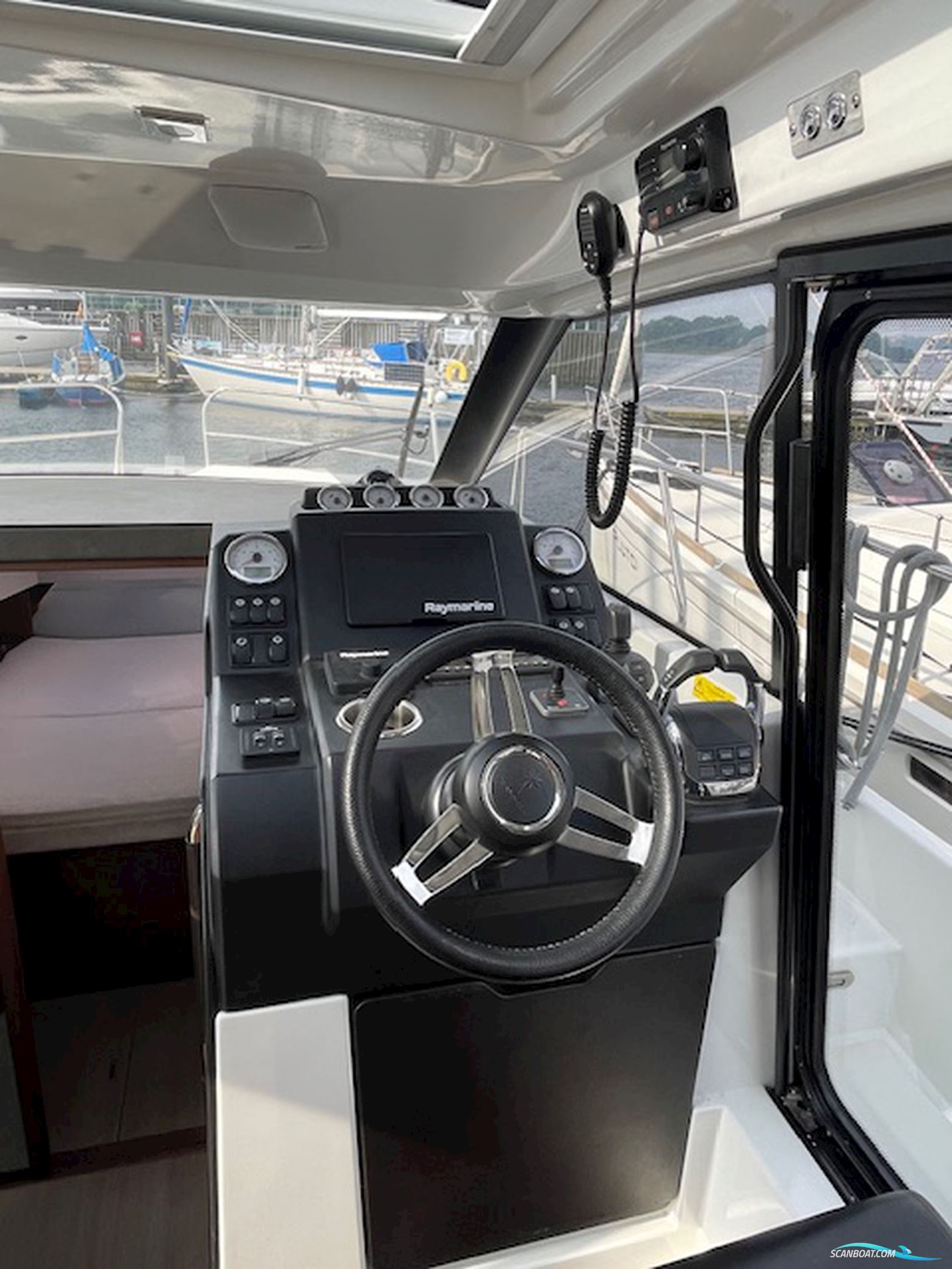 Jeanneau NC 33