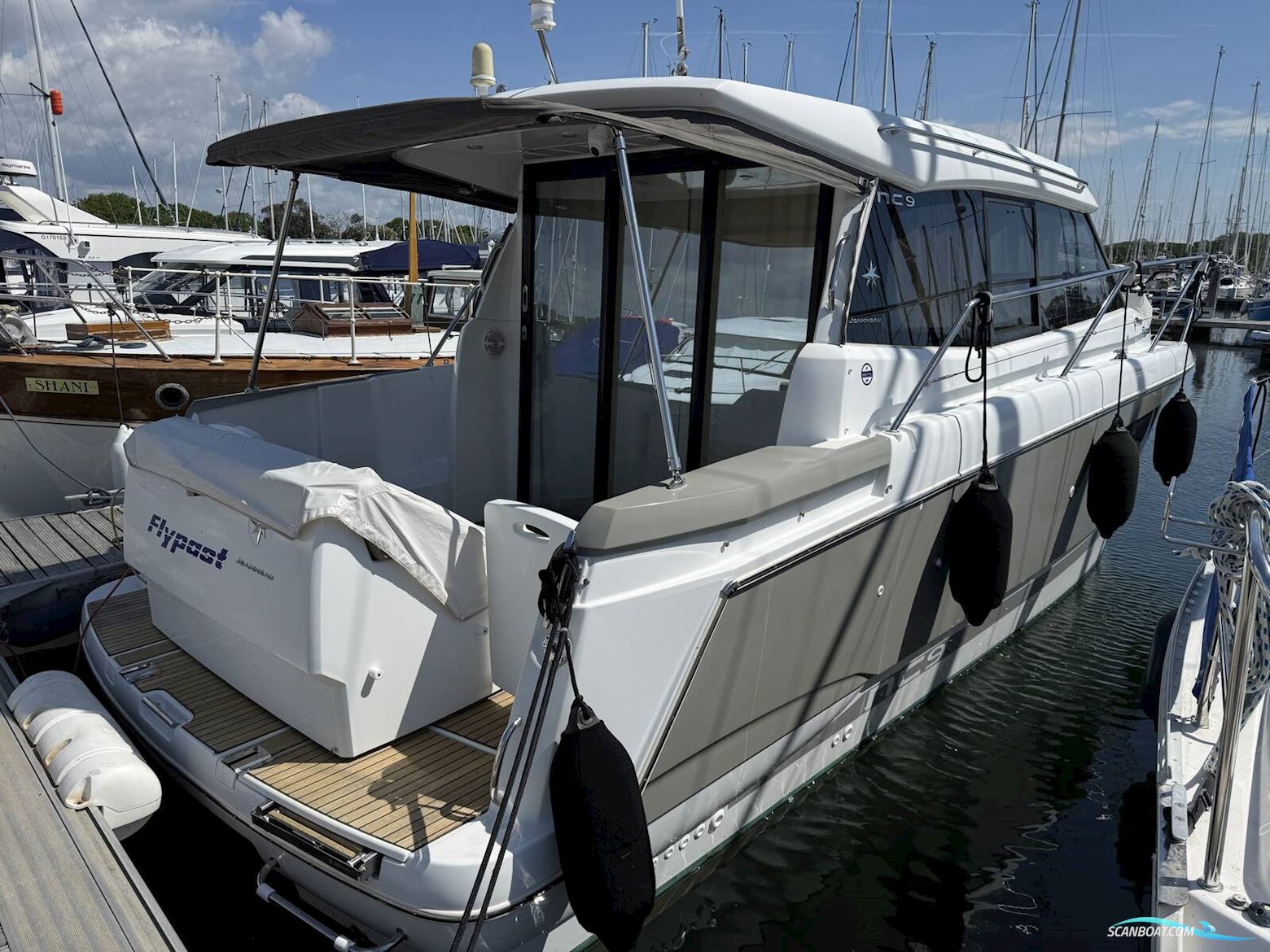 Jeanneau NC 9 Motorbåd 2015, med Volvo Penta D4 260A-F motor, England