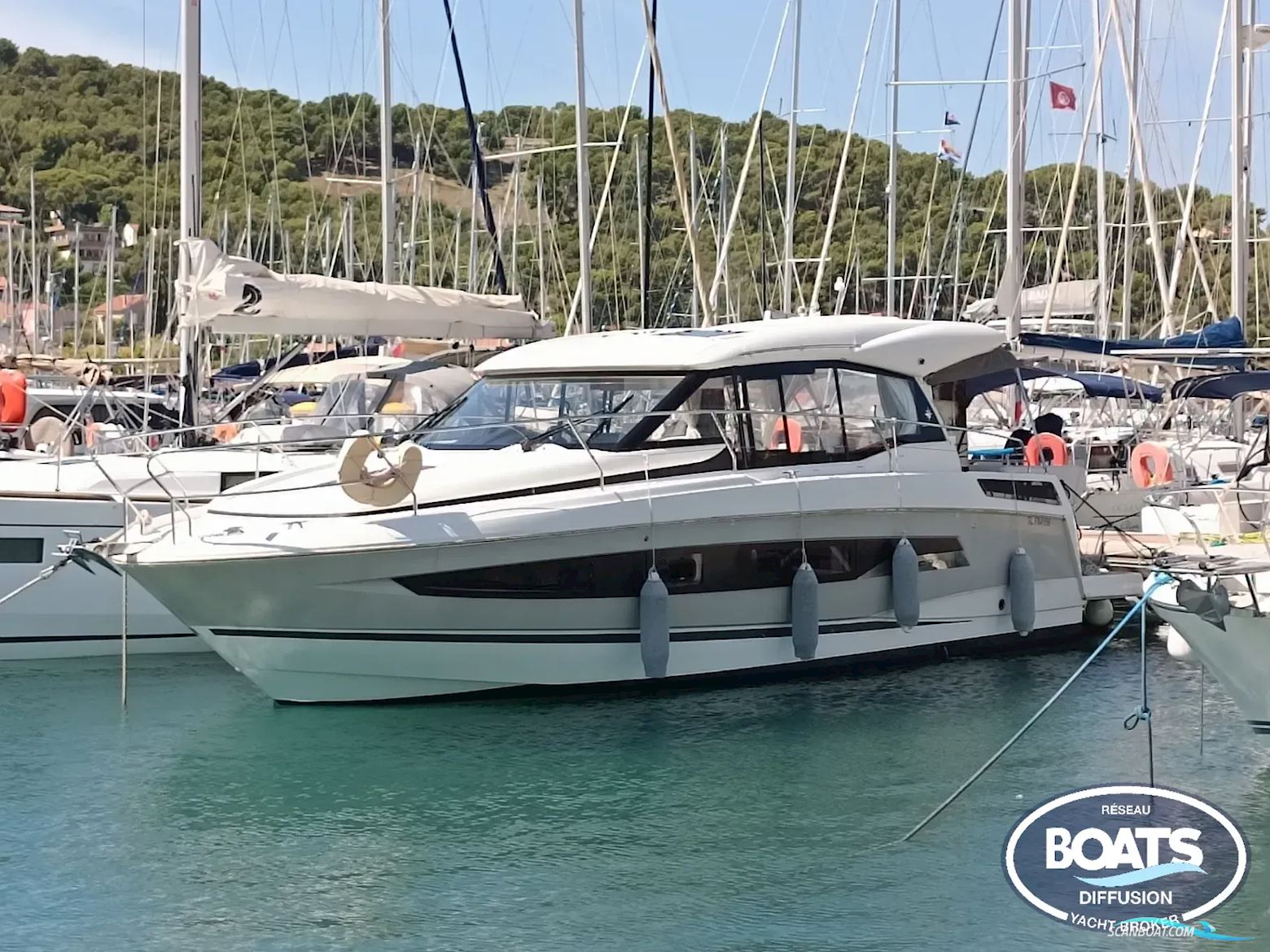 Jeanneau NC37 Motorbåd 2019, med VOLVO motor, Frankrig