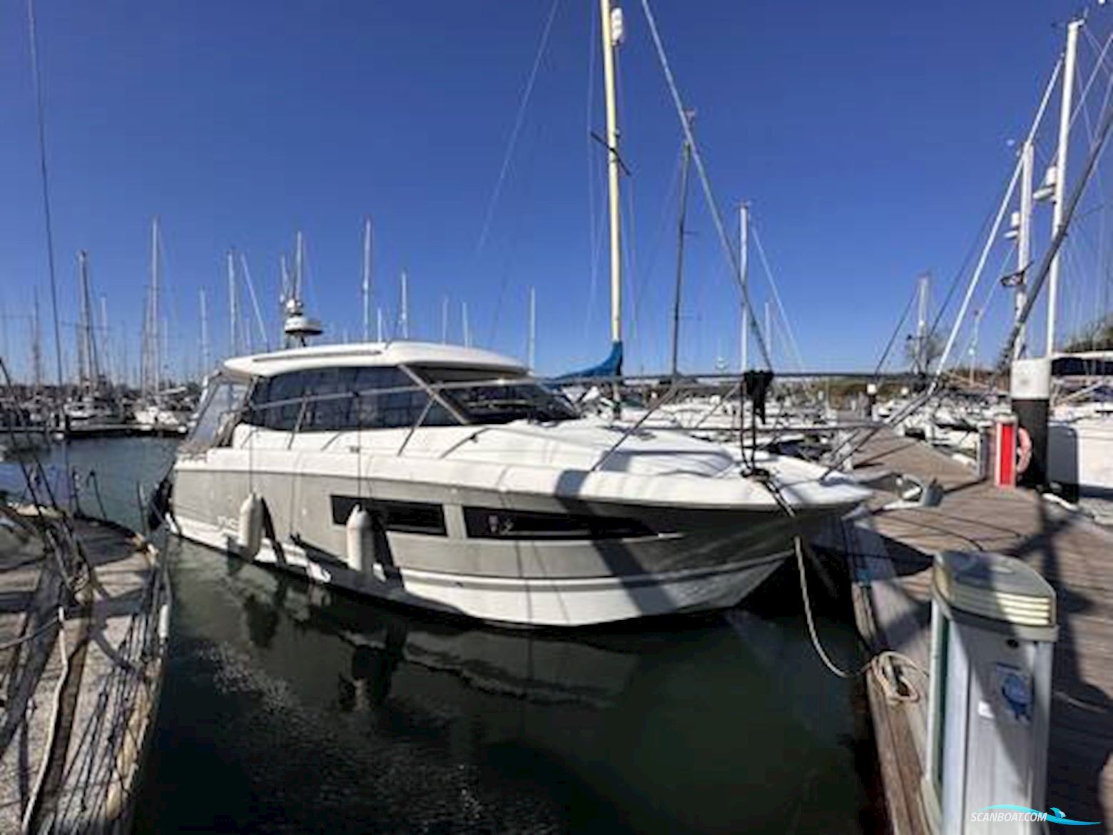 Jeanneau NC9 Motorbåd 2015, med Volvo Penta D4 motor, England