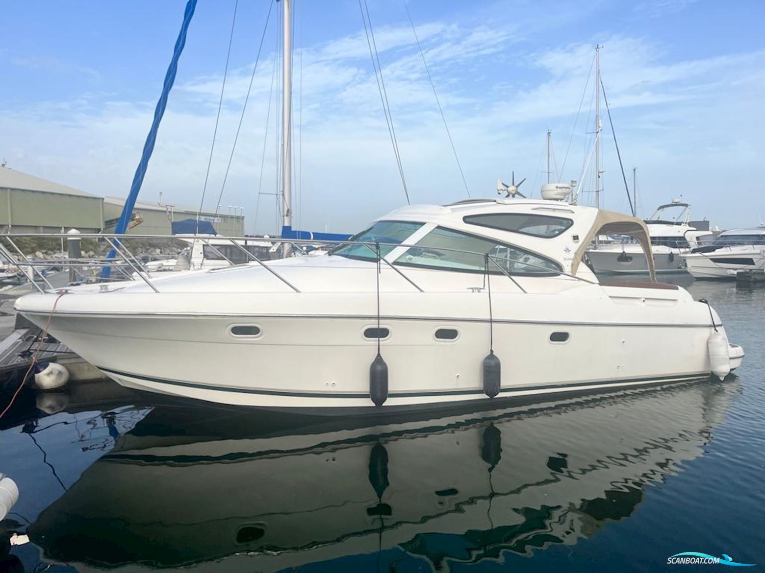 Jeanneau Prestige 34S Motorbåd 2003, med Volvo Penta Kad300 motor, England