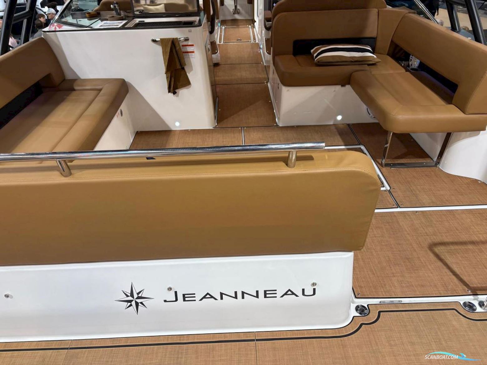 Jeanneau TH33 Twin-Hull