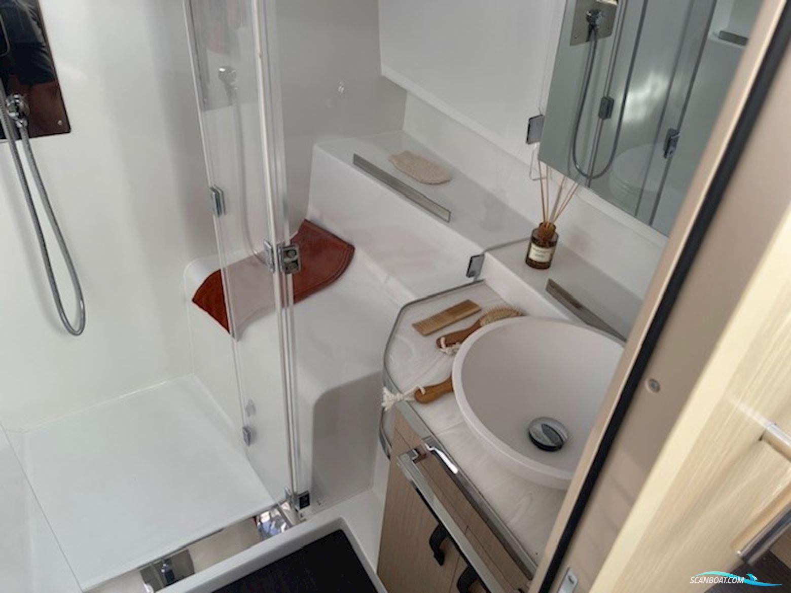 Jeanneau TH38 Twin-Hull