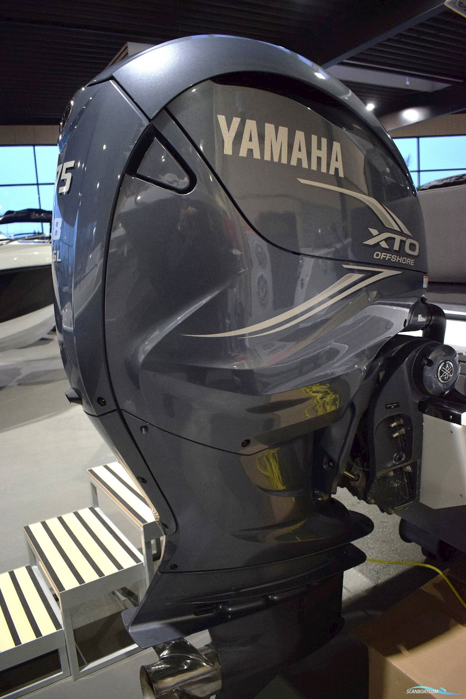 Karnic SL800 - F375 XTO - V8 Yamaha/Udstyr