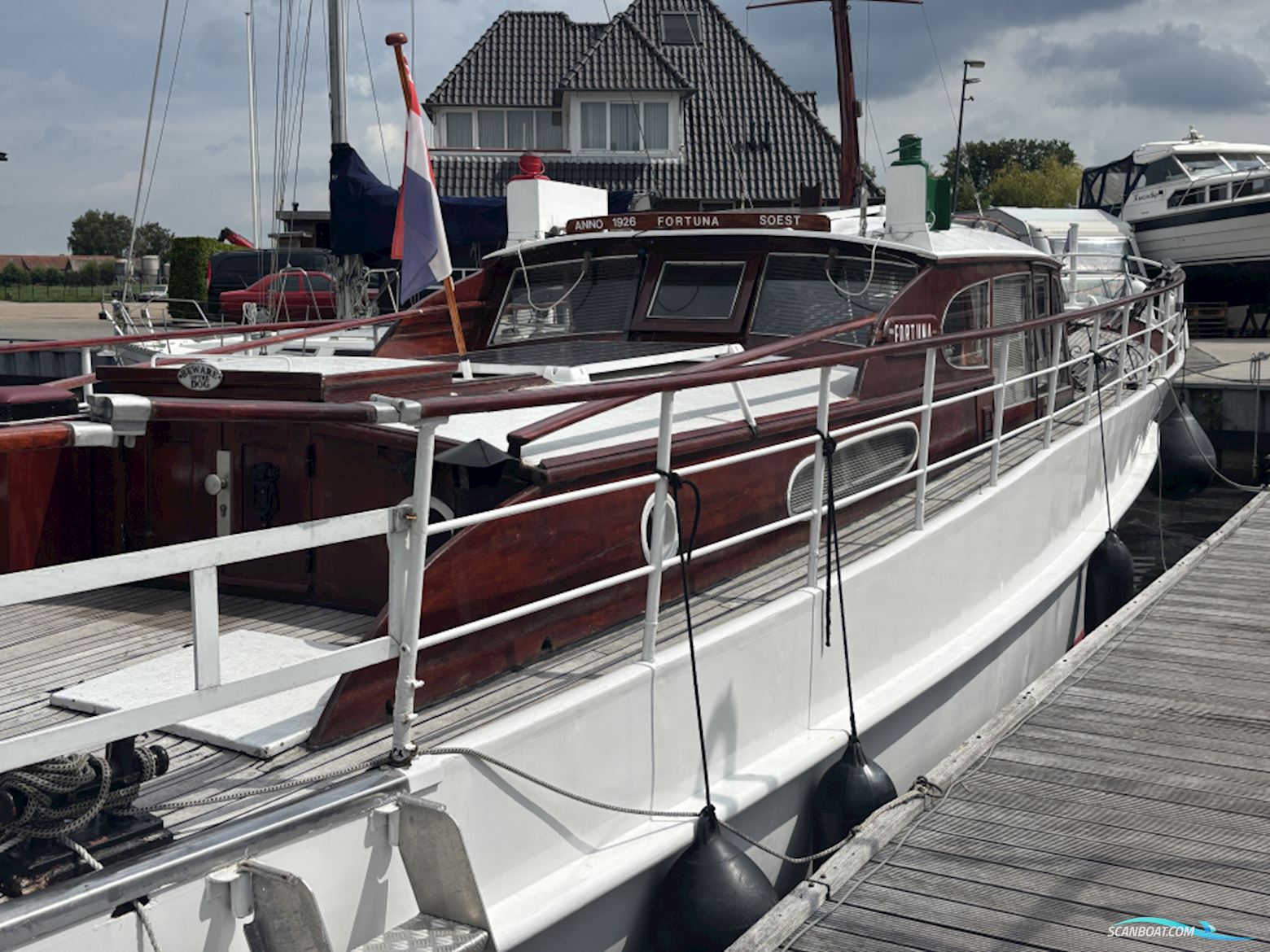 Klassiek motorjacht - Directievaartuig