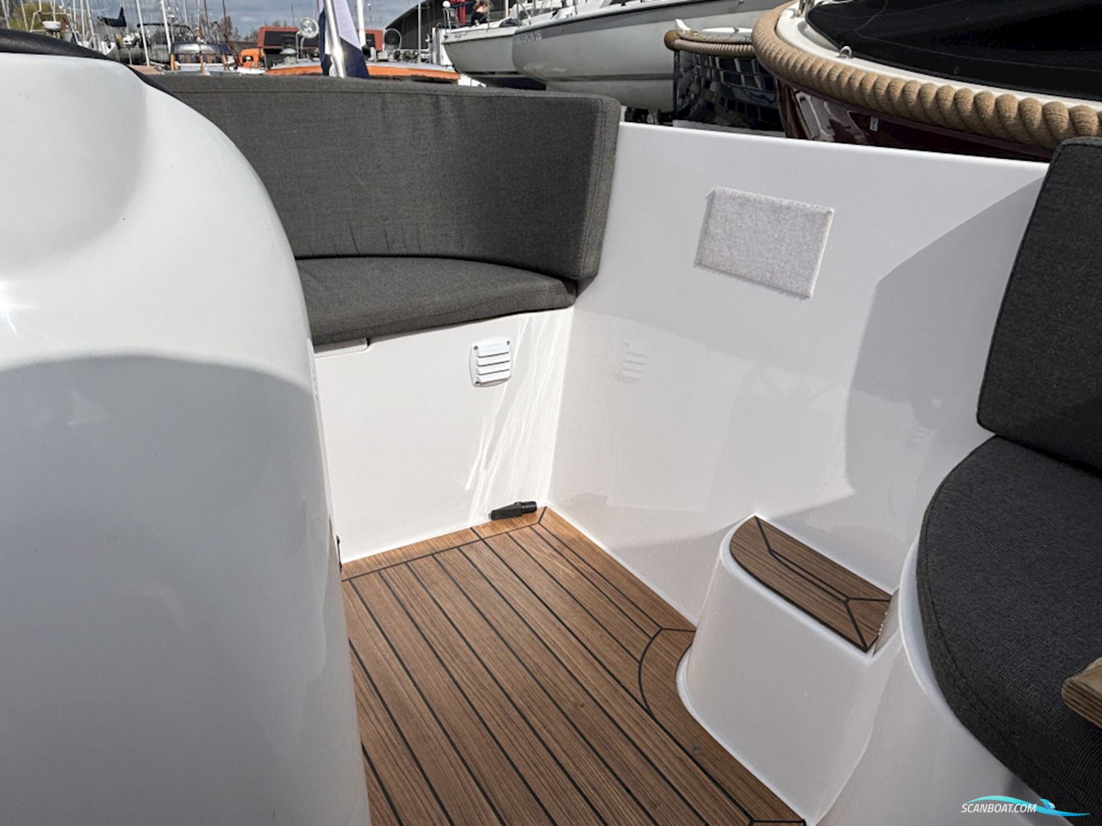 Lago Amore 570 Tender