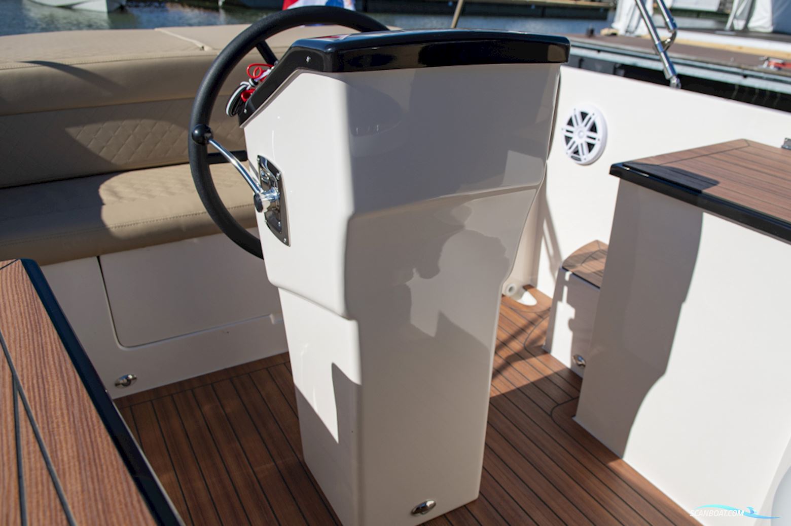 Lago Amore 606 Tender