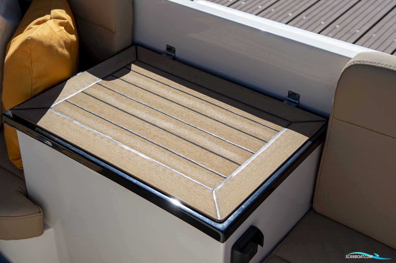 Lago Amore 733 Tender