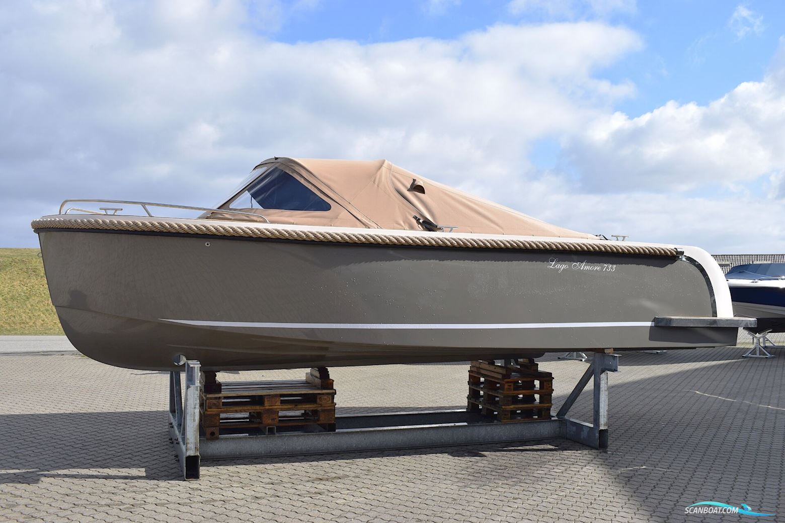 Lago Amore 733 Tender