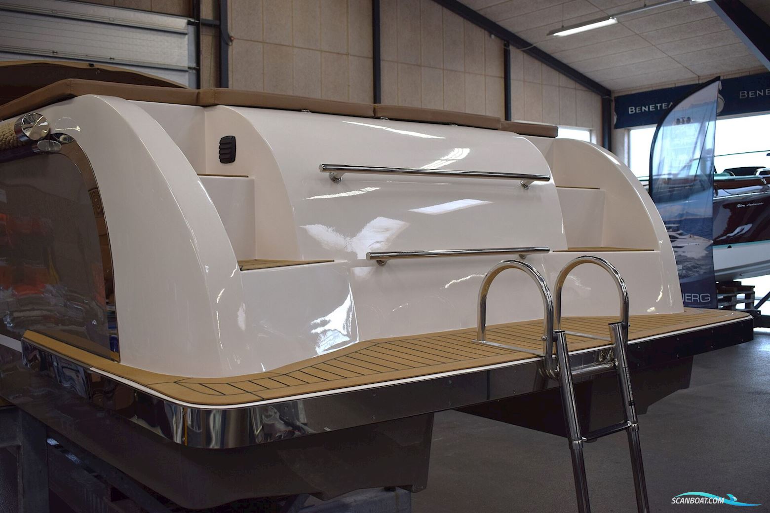 Lago Amore 733 Tender