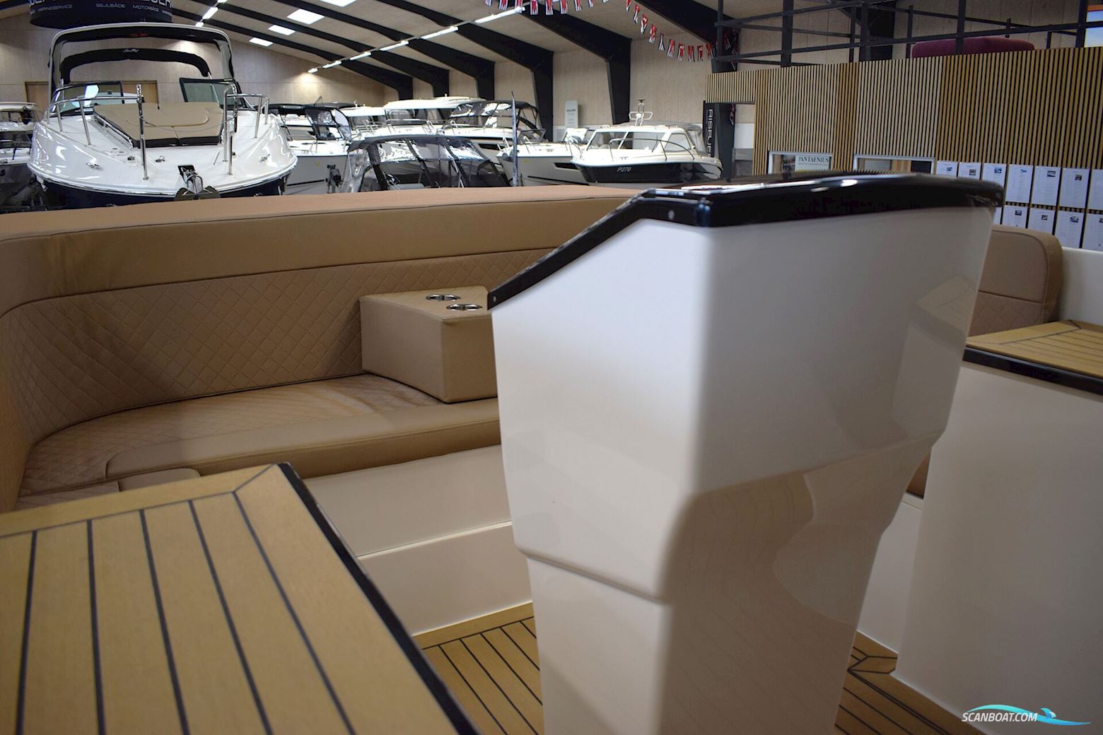 Lago Amore 733 Tender