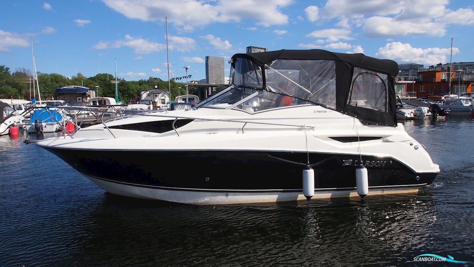 Larson Cabrio 777 Motorbåd 2011, med Mercruiser motor, Sverige